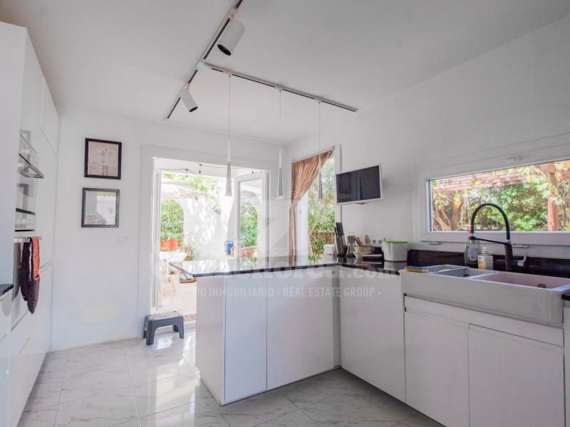 4 camera da letto Villa in vendita in Cala Blanca con piscina garage - 850.000 € (Rif: 8538794)