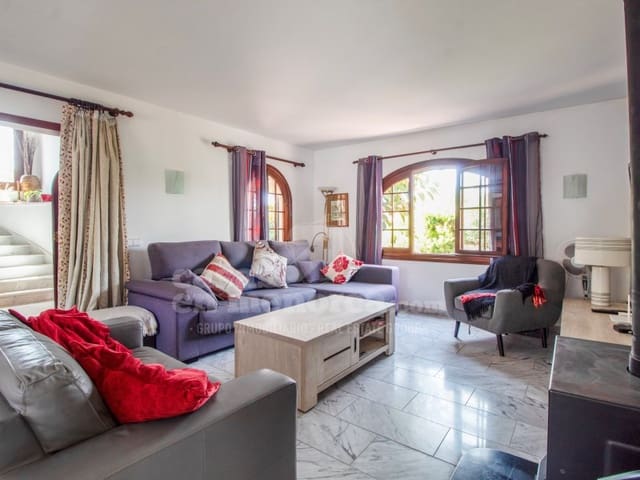 4 camera da letto Villa in vendita in Cala Blanca, Ciutadella de Menorca con piscina garage - 850.000 € (Rif: 8538794)