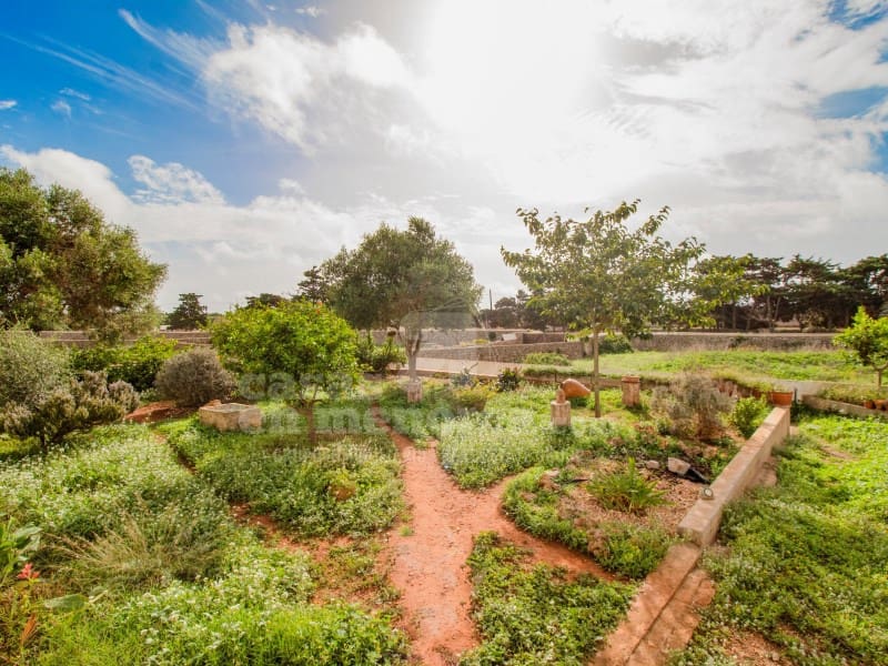 6 soveværelse Finca/Landehus til salg i Mahon / Mao med swimmingpool garage - € 1.800.000 (Ref: 8572431)