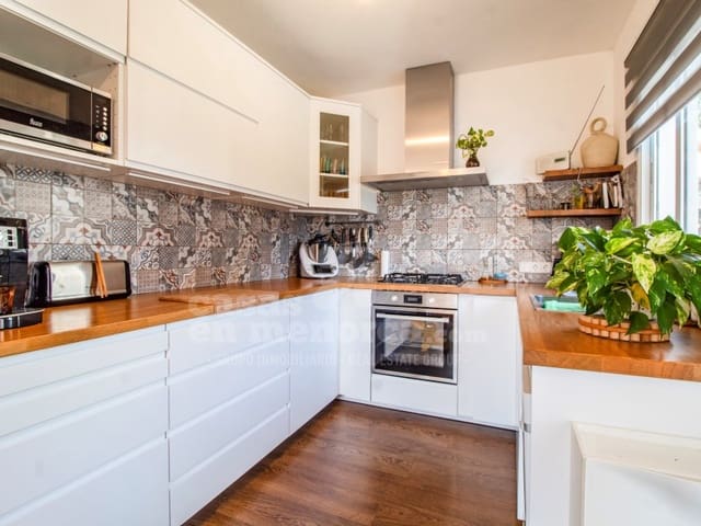 5 Zimmer Villa zu verkaufen in Trebaluger, Es Castell mit Garage - 670.000 € (Ref: 8665754)