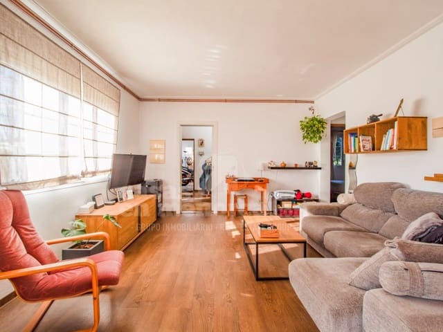5 slaapkamer Villa te koop in Trebaluger, Es Castell met garage - € 690.000 (Ref: 8665754)