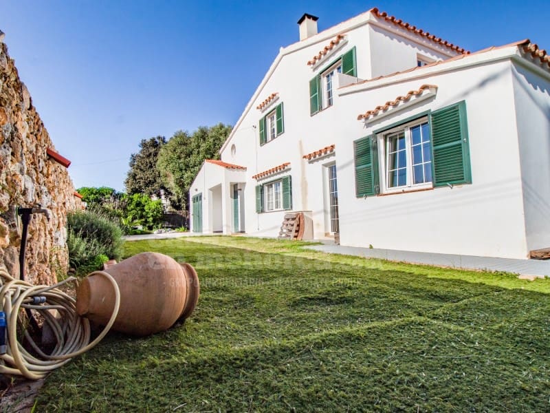 5 slaapkamer Villa te koop in Trebaluger met garage - € 690.000 (Ref: 8665754)