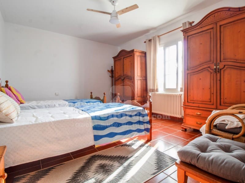 3 soveværelse Finca/Landehus til salg i Mahon / Mao med swimmingpool garage - € 1.750.000 (Ref: 8706091)