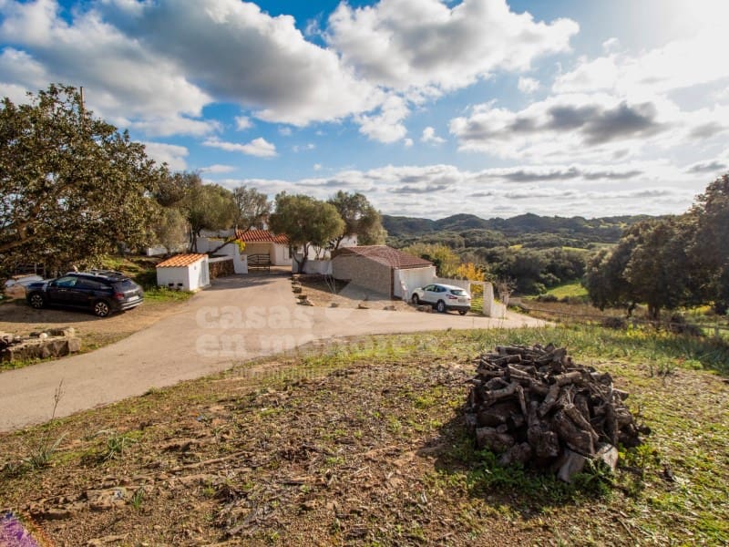 3 soveværelse Finca/Landehus til salg i Mahon / Mao med swimmingpool garage - € 1.750.000 (Ref: 8706091)