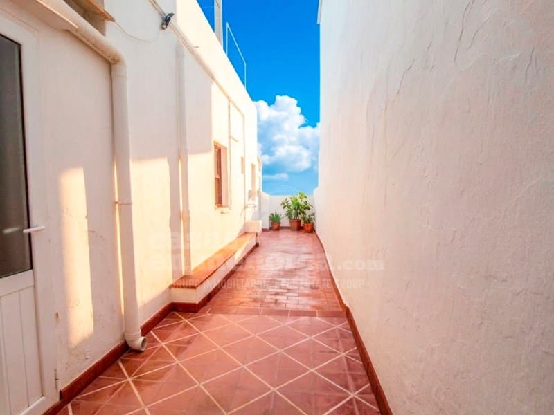 Casa de 5 habitaciones en Ciutadella de Menorca en venta - 575.000 € (Ref: 8713381)