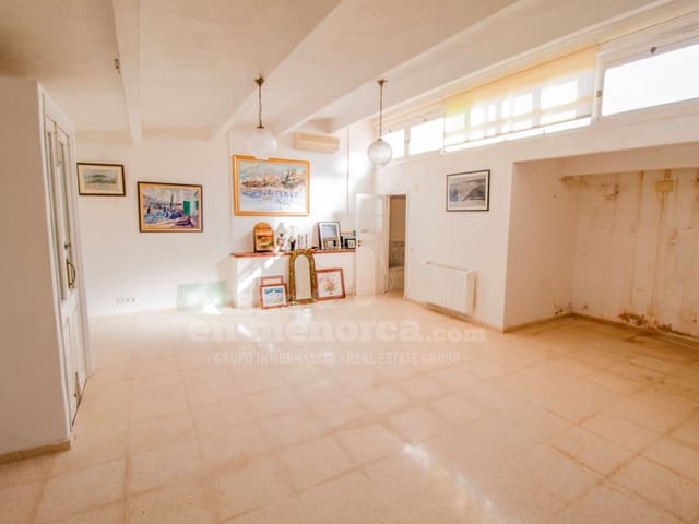 3 soveværelse Byhus til salg i Es Castell med garage - € 450.000 (Ref: 8737628)