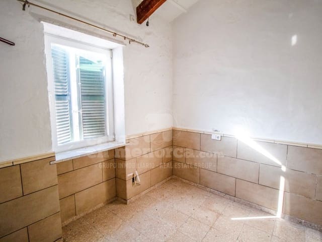 3 soveværelse Byhus til salg i Es Castell med garage - € 450.000 (Ref: 8737628)