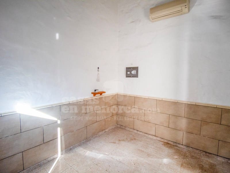 3 soveværelse Byhus til salg i Es Castell med garage - € 450.000 (Ref: 8737628)