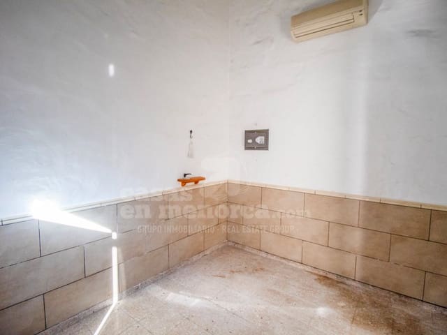 3 soveværelse Byhus til salg i Es Castell med garage - € 450.000 (Ref: 8737628)