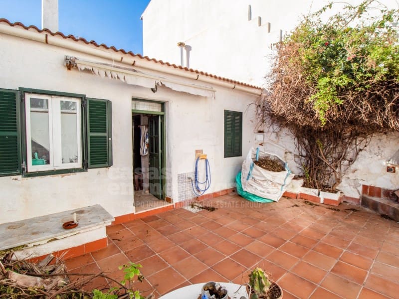 3 soveværelse Byhus til salg i Es Castell med garage - € 450.000 (Ref: 8737628)