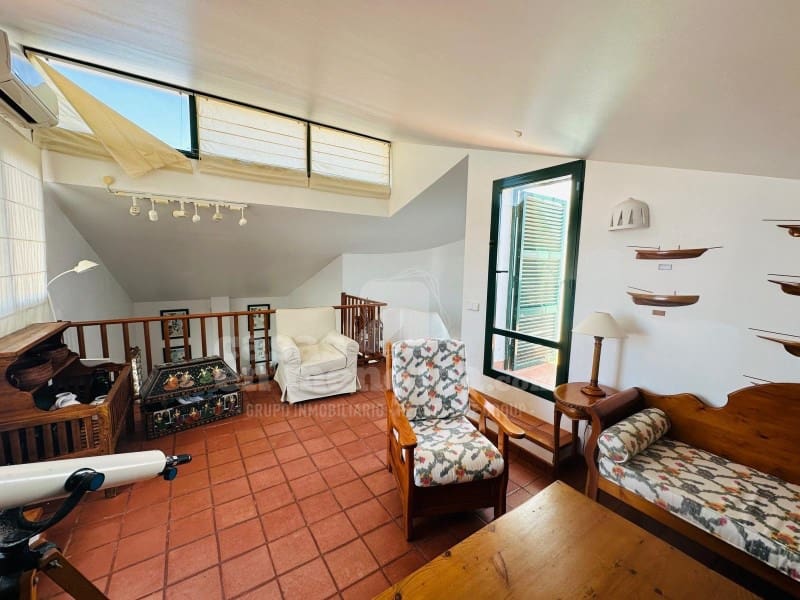 5 bedroom Villa for sale in Son Xoriguer with garage - € 940,000 (Ref: 8757897)