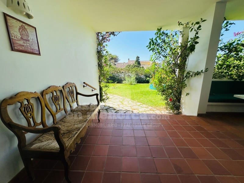 5 bedroom Villa for sale in Son Xoriguer with garage - € 940,000 (Ref: 8757897)