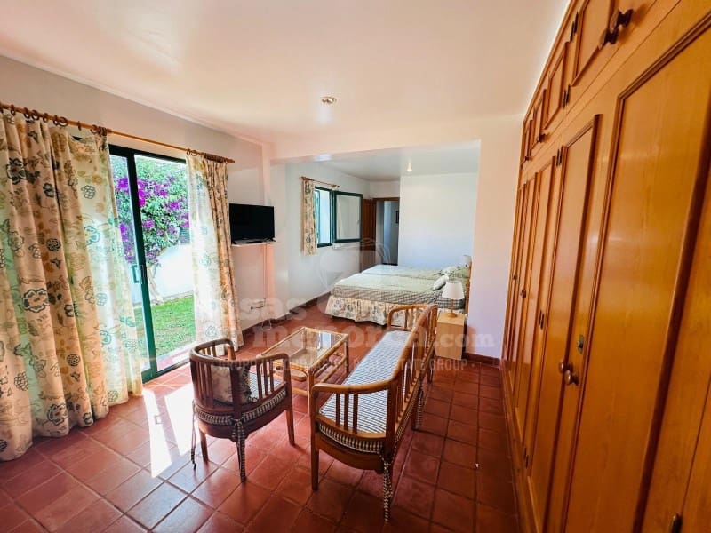 5 bedroom Villa for sale in Son Xoriguer with garage - € 940,000 (Ref: 8757897)