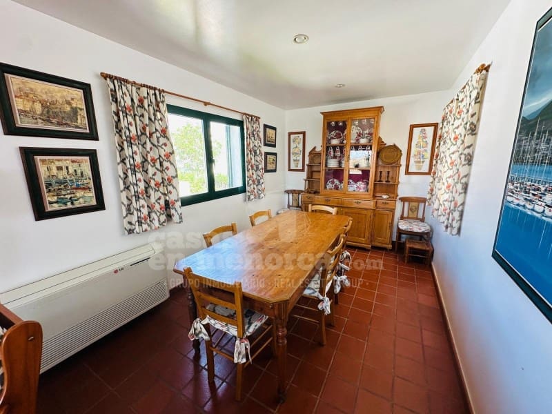 5 bedroom Villa for sale in Son Xoriguer with garage - € 940,000 (Ref: 8757897)