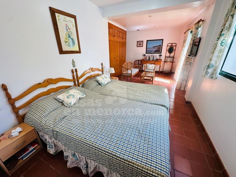 5 bedroom Villa for sale in Son Xoriguer with garage - € 940,000 (Ref: 8757897)