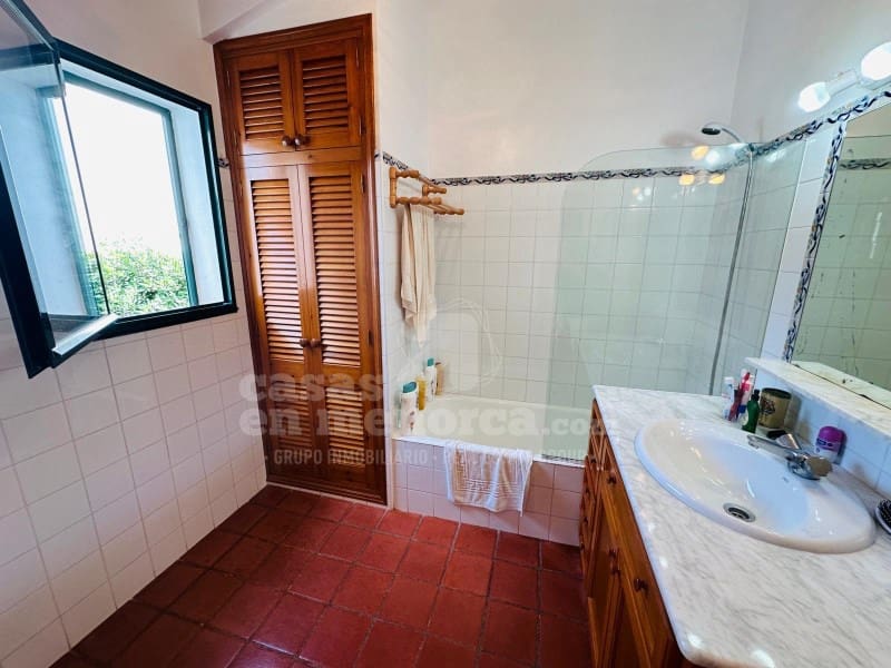 5 bedroom Villa for sale in Son Xoriguer with garage - € 940,000 (Ref: 8757897)