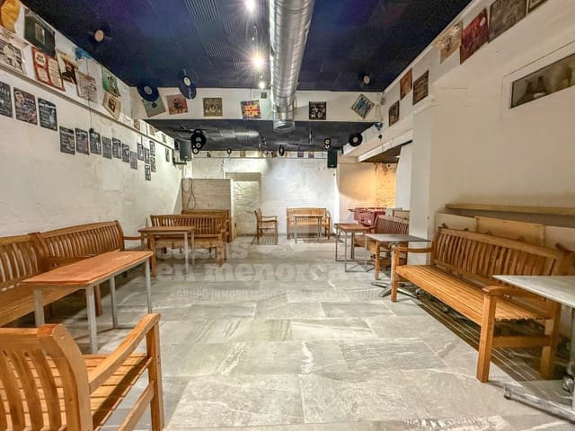 Kaupallinen myytävänä paikassa Es Castell - 310 000 € (Ref: 8867283)