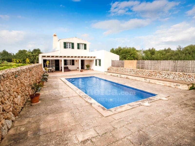 4 soveværelse Finca/Landehus til salg i Llucmacanes med swimmingpool garage - € 790.000 (Ref: 8888615)