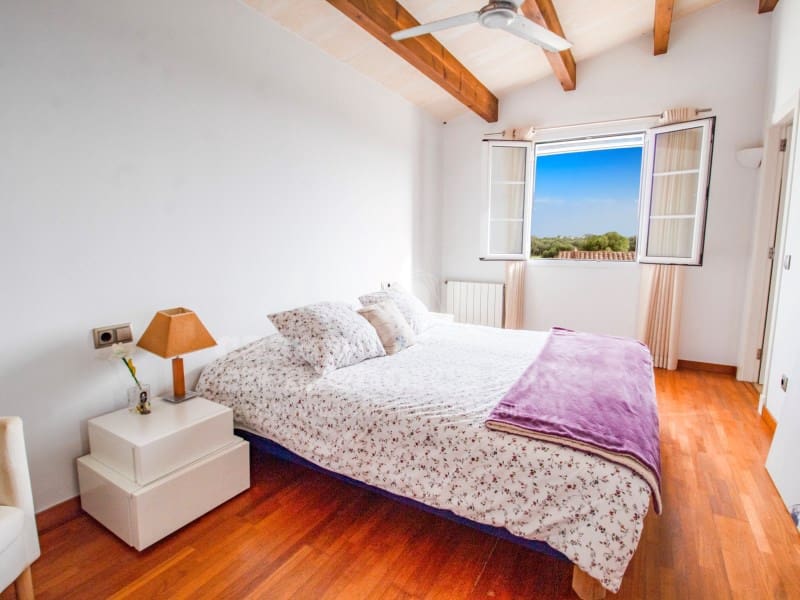 4 soveværelse Finca/Landehus til salg i Llucmacanes med swimmingpool garage - € 790.000 (Ref: 8888615)