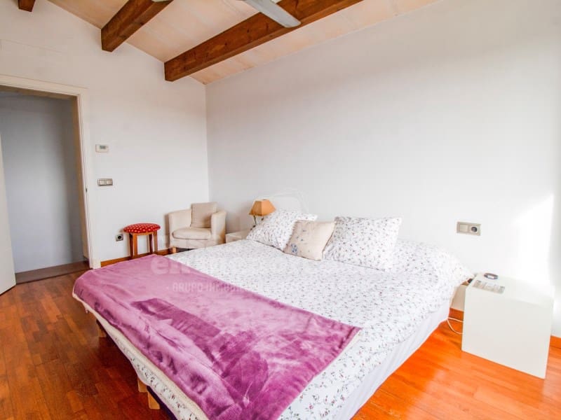 4 soveværelse Finca/Landehus til salg i Llucmacanes med swimmingpool garage - € 790.000 (Ref: 8888615)