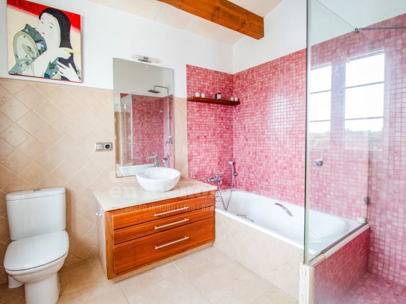 4 soveværelse Finca/Landehus til salg i Llucmacanes med swimmingpool garage - € 790.000 (Ref: 8888615)