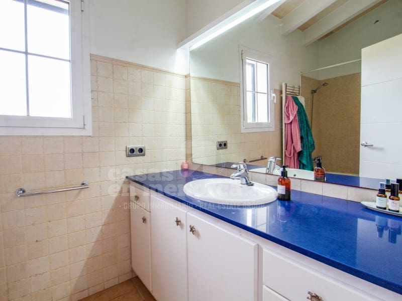 4 soveværelse Finca/Landehus til salg i Llucmacanes med swimmingpool garage - € 790.000 (Ref: 8888615)