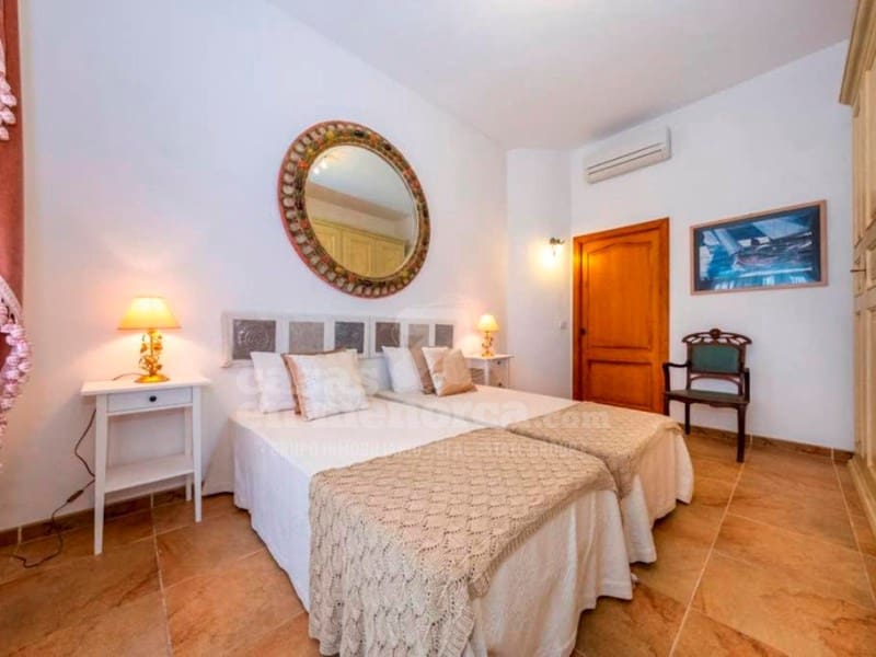 4 soveværelse Villa til salg i Binibeca med swimmingpool garage - € 1.950.000 (Ref: 8911518)