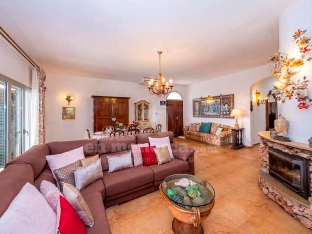 4 soveværelse Villa til salg i Binibeca, San Luis / Sant Lluís med swimmingpool garage - € 1.950.000 (Ref: 8911518)