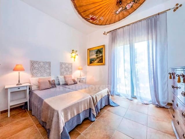 4 soveværelse Villa til salg i Binibeca, San Luis / Sant Lluís med swimmingpool garage - € 1.950.000 (Ref: 8911518)