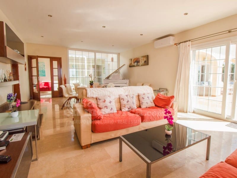 6 soveværelse Villa til salg i Binidali med swimmingpool - € 1.800.000 (Ref: 8913304)