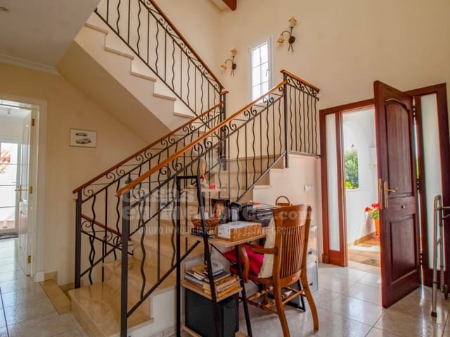 4 soverom Villa til salgs i Port d'Addaia, Es Mercadal med svømmebasseng garasje - € 830 000 (Ref: 9003585)