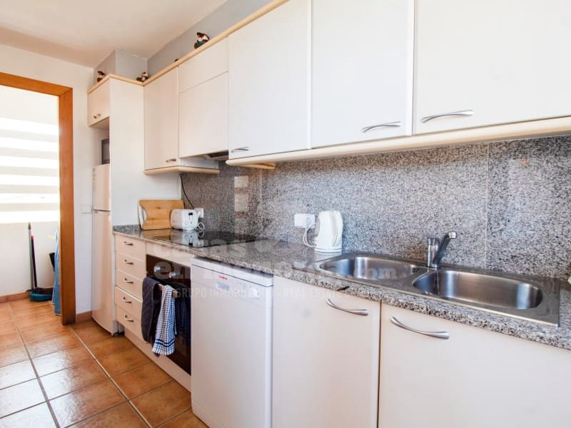 3 soveværelse Lejlighed til salg i Es Castell med swimmingpool garage - € 399.500 (Ref: 9081996)