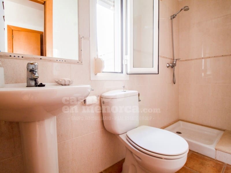 3 soveværelse Lejlighed til salg i Es Castell med swimmingpool garage - € 399.500 (Ref: 9081996)