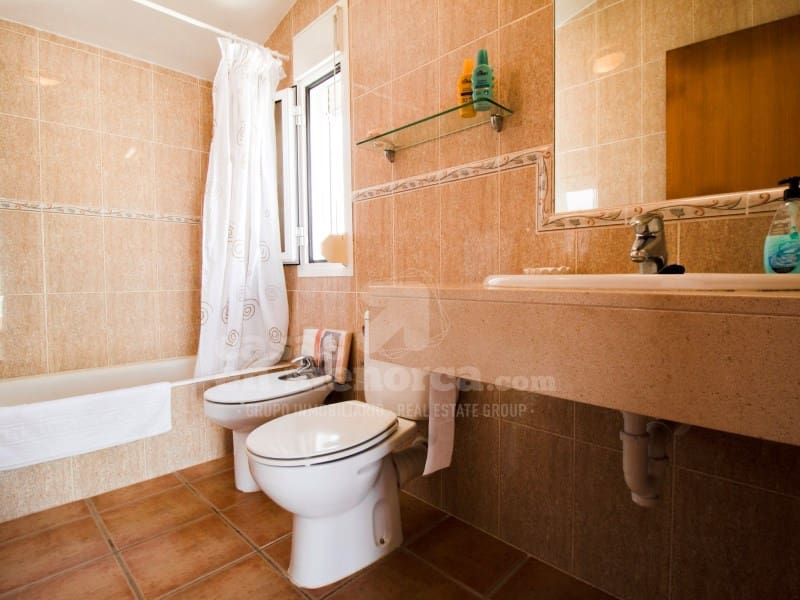 3 soveværelse Lejlighed til salg i Es Castell med swimmingpool garage - € 399.500 (Ref: 9081996)