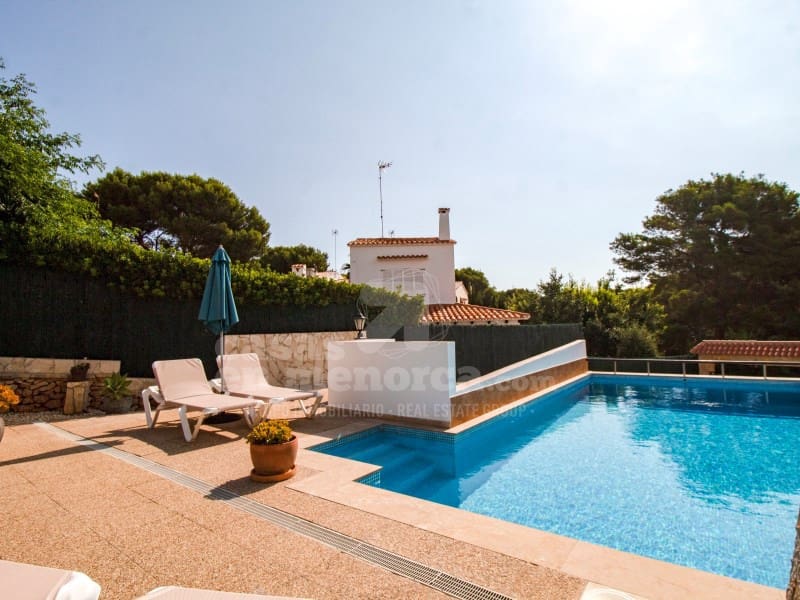 6 soveværelse Villa til salg i Punta Grossa med swimmingpool - € 650.000 (Ref: 9118957)