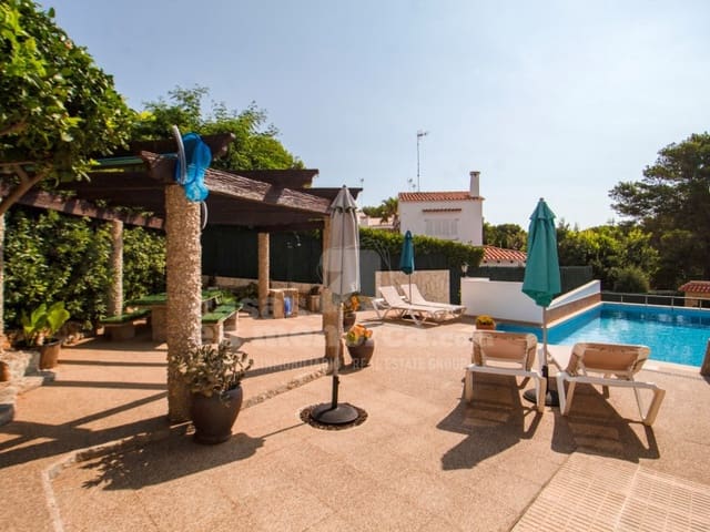 6 soverom Villa til salgs i Punta Grossa, Es Mercadal med svømmebasseng - € 650 000 (Ref: 9118957)