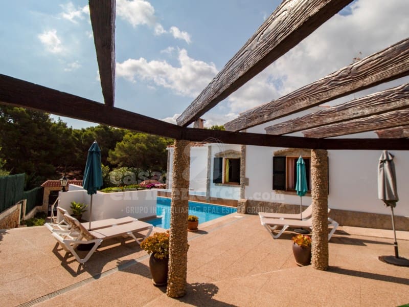 6 soveværelse Villa til salg i Punta Grossa med swimmingpool - € 650.000 (Ref: 9118957)