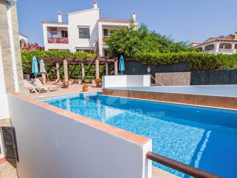 6 soveværelse Villa til salg i Punta Grossa med swimmingpool - € 650.000 (Ref: 9118957)