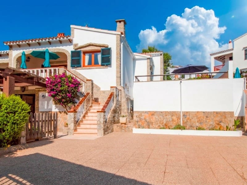 6 soverom Villa til salgs i Punta Grossa med svømmebasseng - € 620 000 (Ref: 9118957)