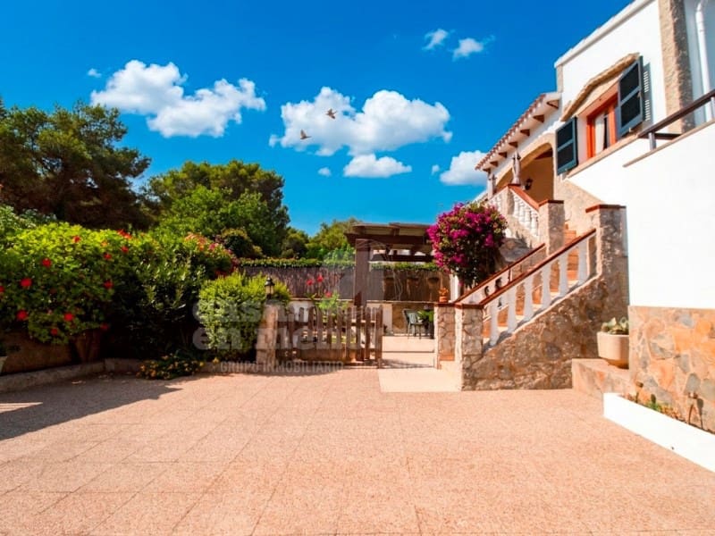 6 soverom Villa til salgs i Punta Grossa med svømmebasseng - € 620 000 (Ref: 9118957)