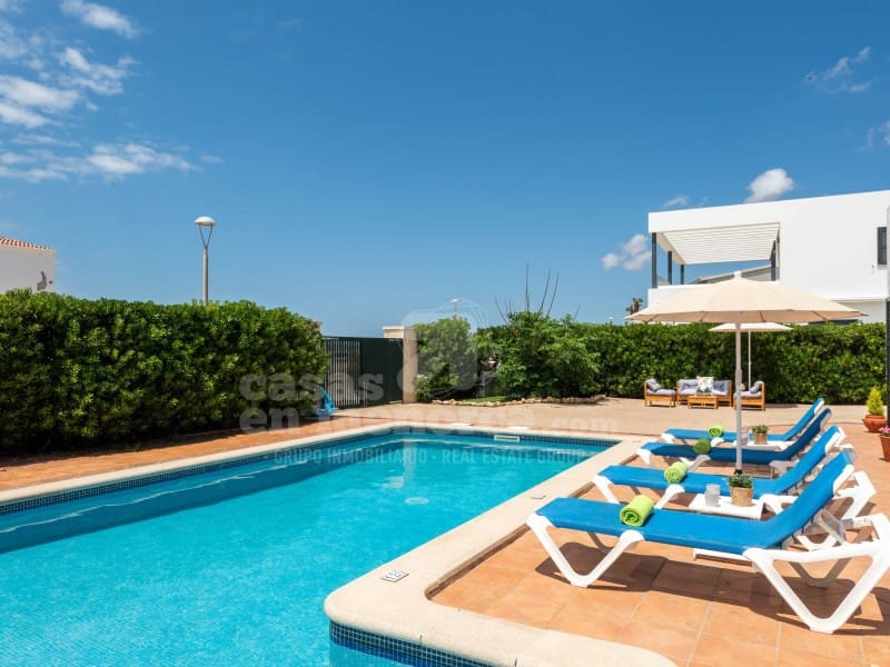 4 soveværelse Villa til salg i Cala Blanca med swimmingpool - € 1.260.000 (Ref: 9154332)