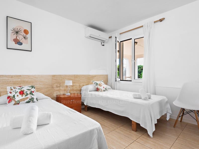 4 soveværelse Villa til salg i Cala Blanca med swimmingpool - € 1.260.000 (Ref: 9154332)