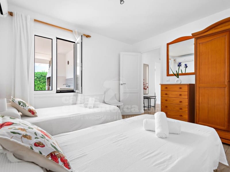 4 soveværelse Villa til salg i Cala Blanca med swimmingpool - € 1.260.000 (Ref: 9154332)