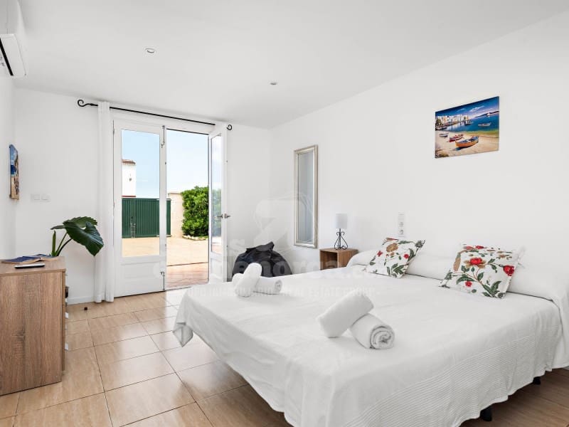 4 soveværelse Villa til salg i Cala Blanca med swimmingpool - € 1.260.000 (Ref: 9154332)