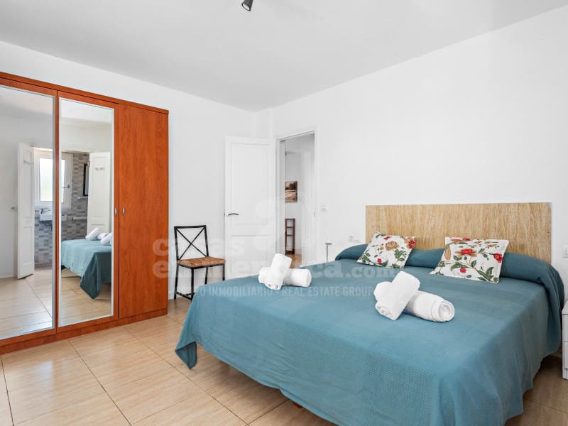 4 soveværelse Villa til salg i Cala Blanca med swimmingpool - € 1.260.000 (Ref: 9154332)