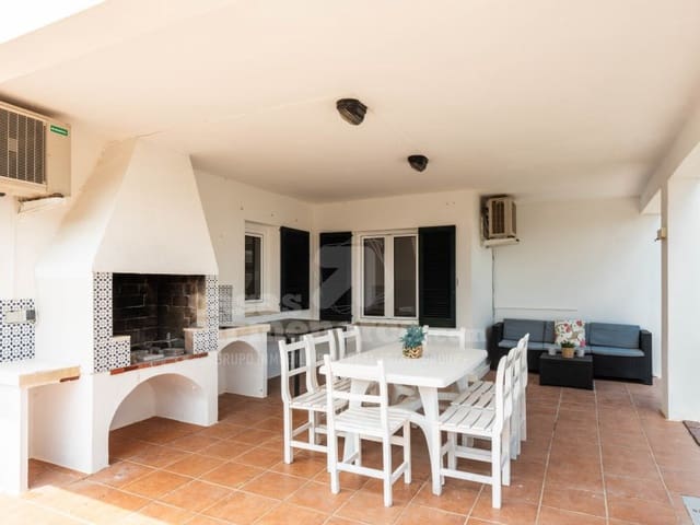 4 bedroom Villa for sale in Cala Blanca, Ciutadella de Menorca with pool - € 1,260,000 (Ref: 9154332)