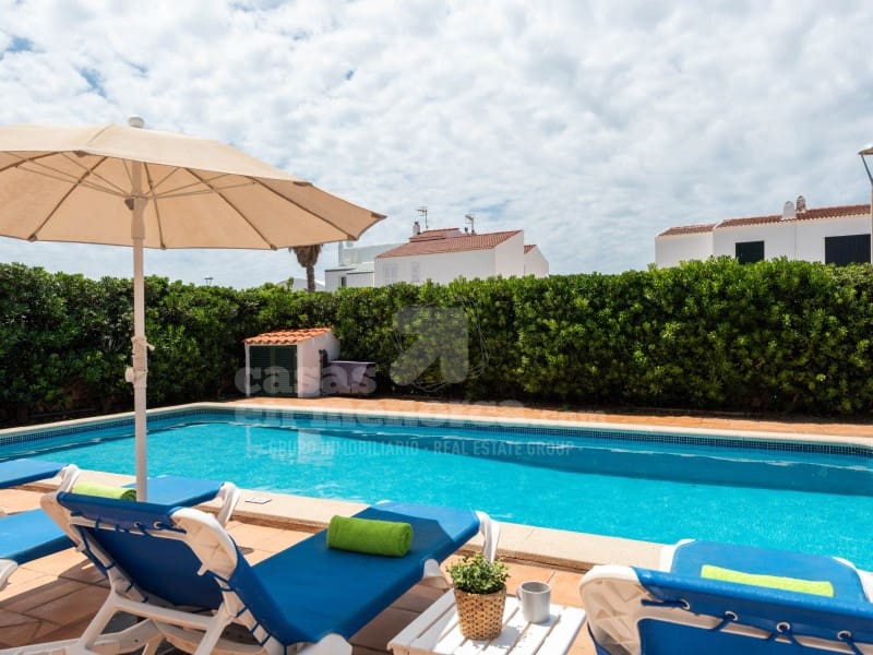 4 soveværelse Villa til salg i Cala Blanca med swimmingpool - € 1.260.000 (Ref: 9154332)