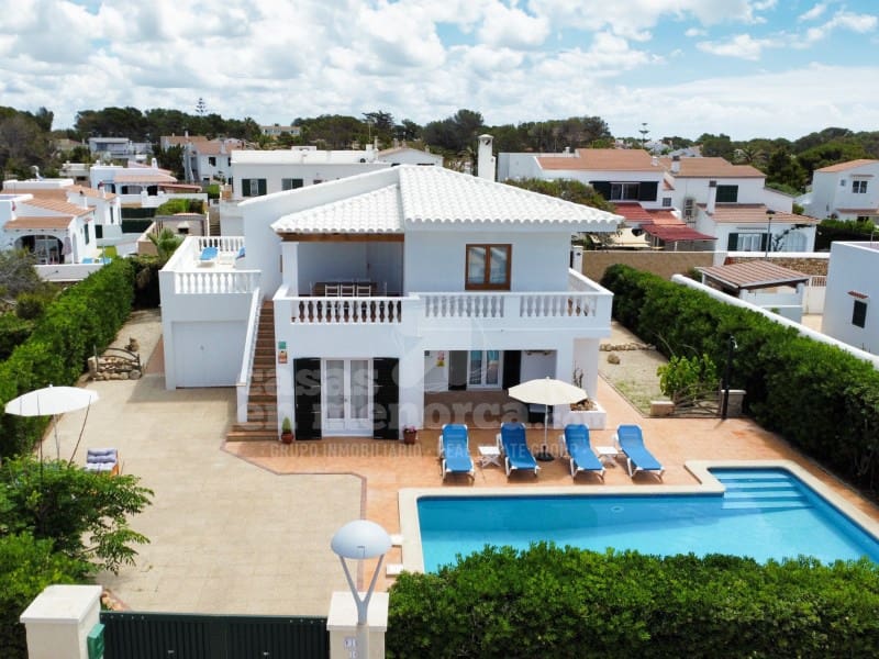 4 soveværelse Villa til salg i Cala Blanca med swimmingpool - € 1.260.000 (Ref: 9154332)