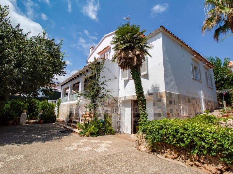 4 soveværelse Villa til salg i Punta Grossa med swimmingpool garage - € 990.000 (Ref: 9166074)