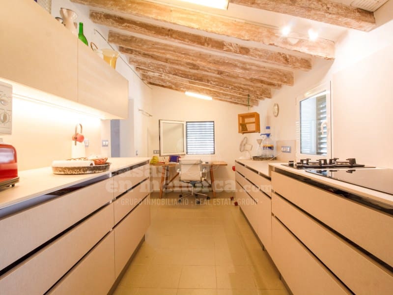 4 soveværelse Finca/Landehus til salg i Trebaluger med garage - € 1.200.000 (Ref: 9188400)